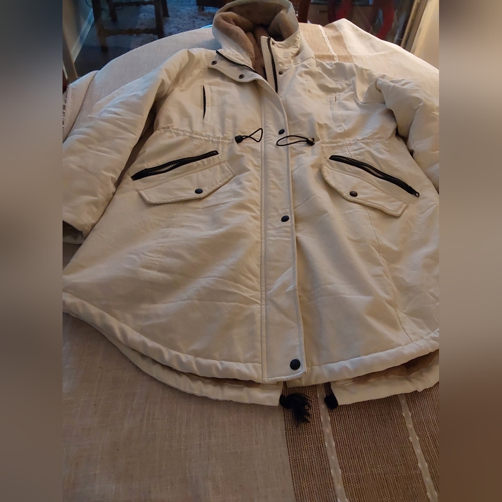 Orolay Cream Ski Jacket with Black Accents